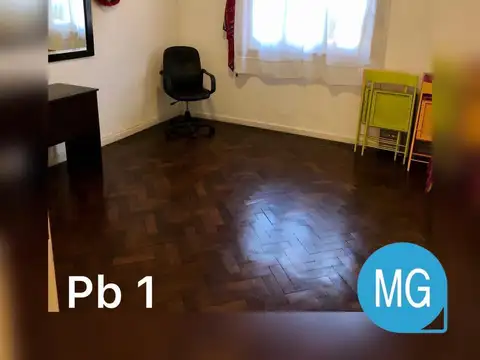 Casa en venta en Turdera quincho, jardin, 2 viviendas, buen estado, pb ideal uso profesional