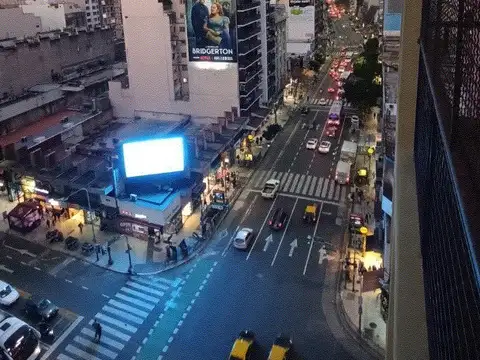 EXCELENTE DEPARTAMENTO 4 AMB C/DEP A/PROFES ESQ AV CORRIENTES Y PUEYRREDON FRENTE 2 BALCONES