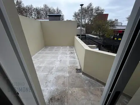 Venta PH de 2 ambientes con patio y balcón en Villa Devoto