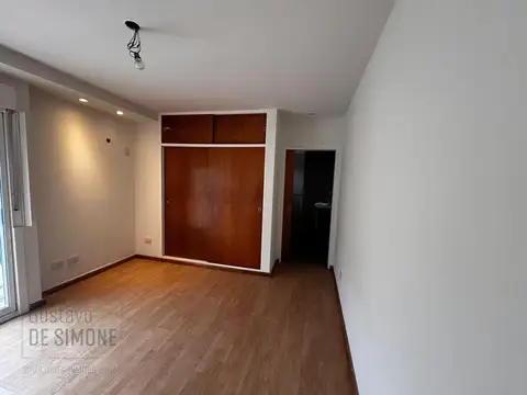 Venta PH de 2 ambientes con patio y balcón en Villa Devoto