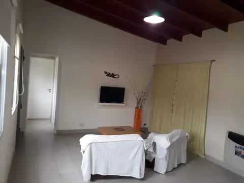 CASA EN VENTA CON LOCAL, BARRIO PARQUE SAKURA, EXALTACION DE LA CRUZ 600