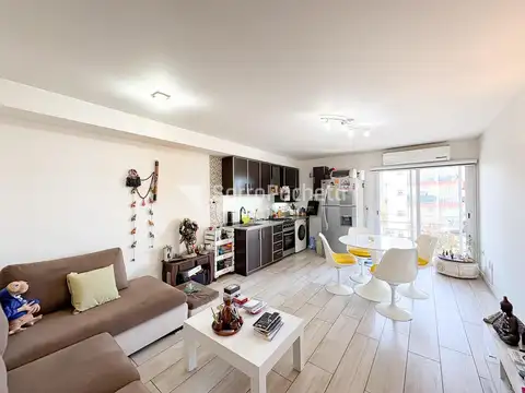 Venta departamento 3 ambientes con balcón, parrilla y cochera en Haedo.