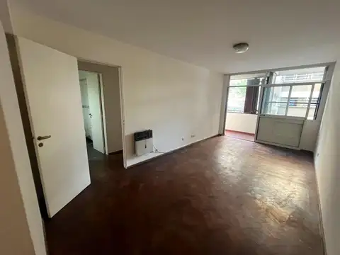 Departamento de 2 dormitorios y cochera en zona Centro