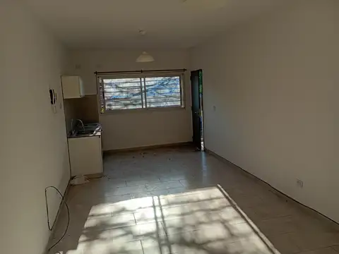 Campo De Mayo 5800, Piso 1°