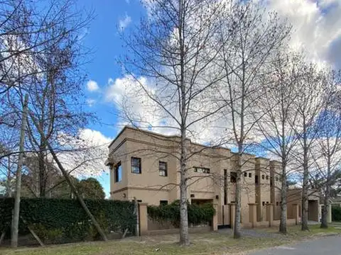 Casa en Venta en Manuel B Gonnet, USD 430.000