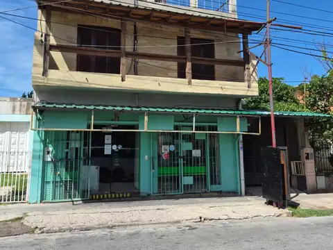 Amplia Vivienda con Gran Salón Comercial San Luis