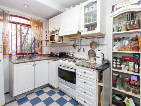 Casa 4 ambientes con 1 baño