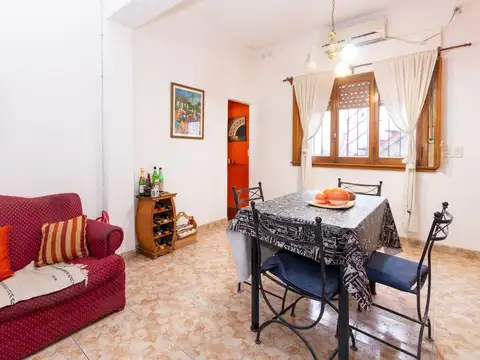 VENTA CASA 4 AMBIENTES CON TERRAZA Y PARRILL!
