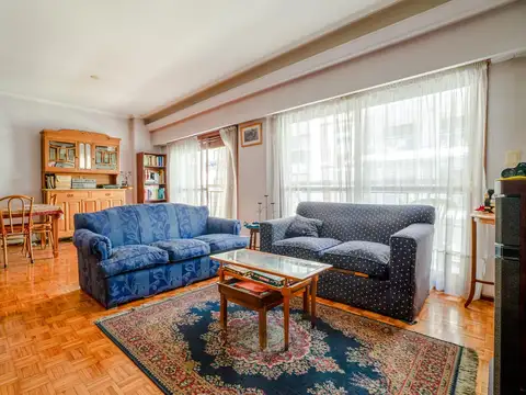 Venta: Departamento 4 Ambientes con Dependencia y Guardacoches en Recoleta