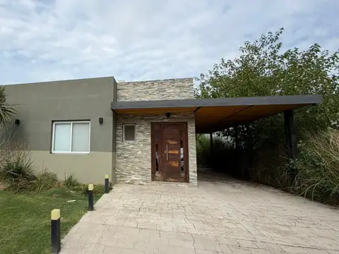 Casa 4 Amb en Venta con Pileta – Los Arces, La Cañada de Pilar
