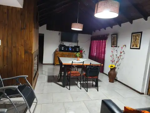 CASA + PISCINA + SALON COM Y OFIC. LAS COMPUERTAS.