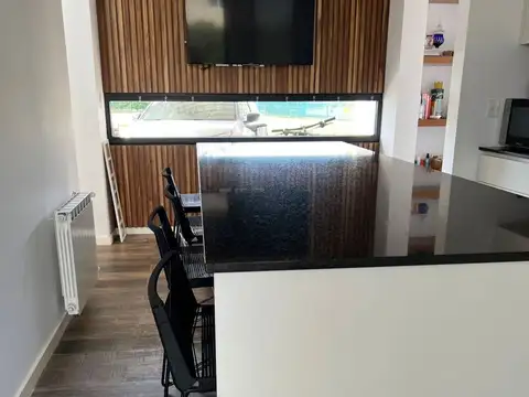 ALQUILER. CASA .  Barrio privado Cantón Norte.