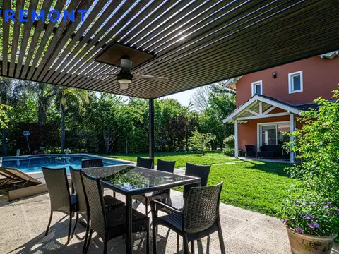 Casa en Venta con 2 cocheras