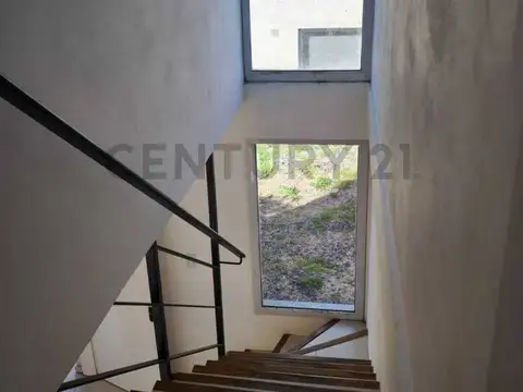 143 entre 63 y 64 - Los Hornos, Dúplex de 2 dormitorios en venta