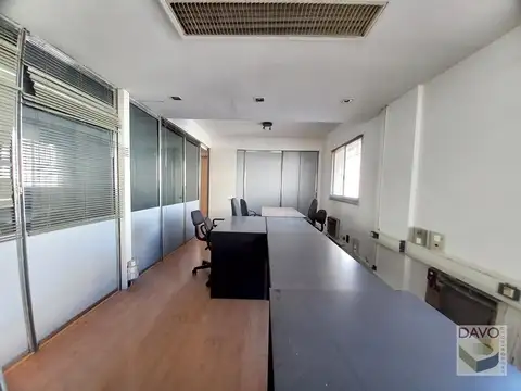 Oficina 6 ambientes con 2 baños