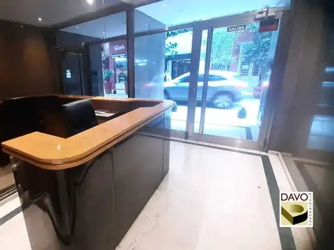 Gran oficina 170 mt2. frente, varios despachos luminosa Seg.