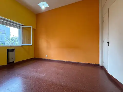 Departamento 2 Ambientes Amplios + Hall  al frente con Ventanas comodos Placares