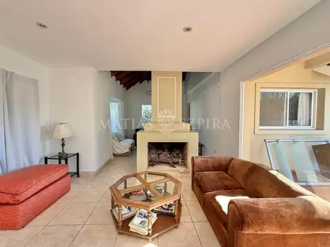 Casa en Venta con 2 cocheras