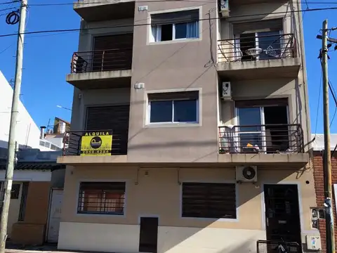 DEPTO 2 AMB CON BALCON AL FRENTE