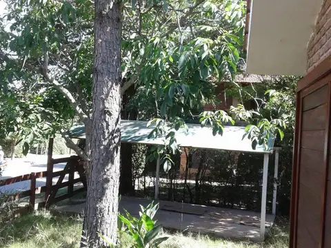 Casa en Alquiler con 2 cocheras
