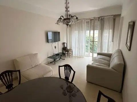 Av Colon 2100, Piso 4