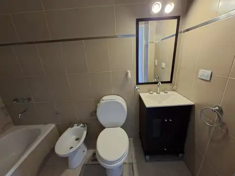 ALQUILER - 2 AMB CON COCHERA - LA RENATA 7