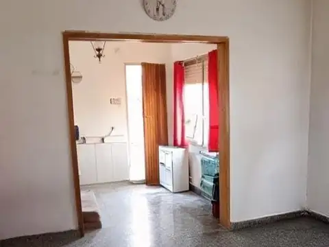 Casa 6 ambientes con 1 baño