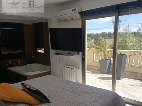 CASA ESTILO FRANCÉS 6 AMBIENTES PILETA Y JARDIN