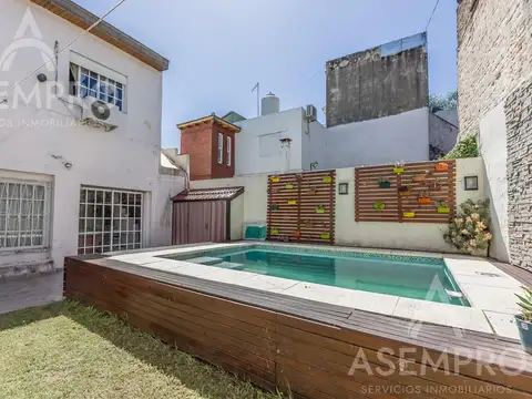 Casa en Devoto - 6 ambientes, piscina climatizada, jardín, dependencia