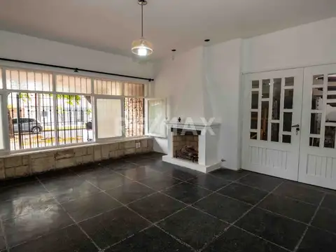 Casa en Alquiler con 1 cochera