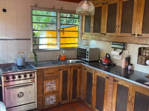 Casa en venta con pileta y quincho