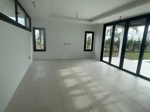 Casa en Venta en Countries y Barrios Cerrados en Guillermo Hudson, USD 570.000