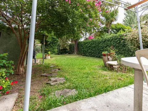 Casa en Venta, 5 Ambientes con Hermoso Jardin
