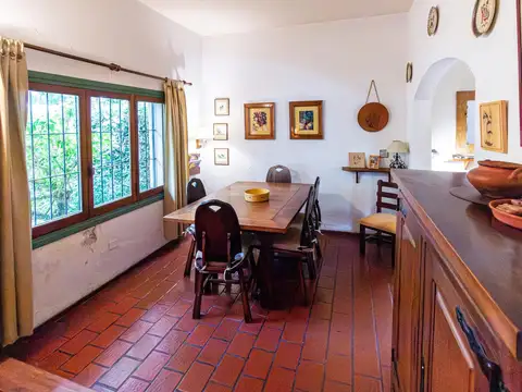 Casa 5 ambientes con 2 baños