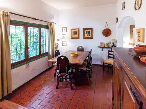 Casa 5 ambientes con 2 baños