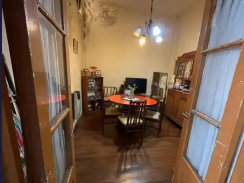 Barracas Casa con 2 Departamentos tipo casa 2 amb c/u terraza
