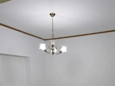 Casa 7 ambientes con 2 baños