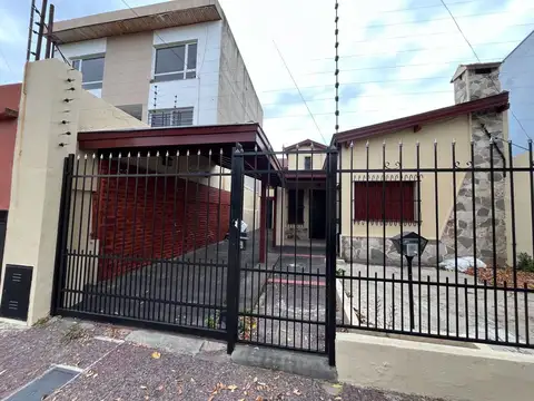 Casa 6 ambientes con pileta en Bernal APTO CREDITO