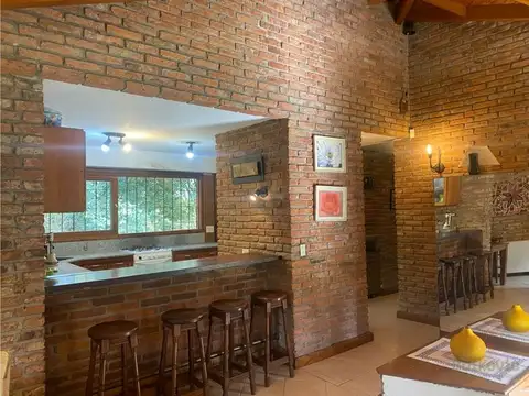 Casa 5 ambientes con 3 baños