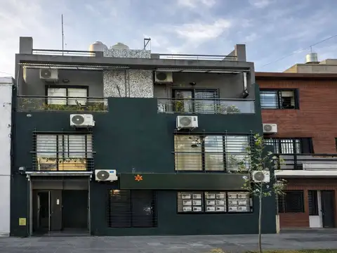 Venta PH con balcon y terraza en Va Urquiza