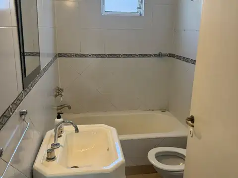 Depto Tipo Casa en Alquiler 50 años