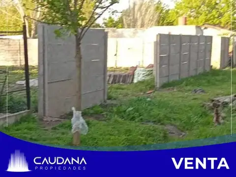 Lote con mejoras en venta en Francisco Alvarez