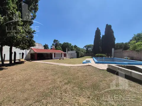 Casa 3 ambientes sobre lote de 1244m2 con pileta y quincho en venta - Ranelagh