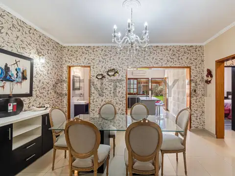 Exclusiva residencia familiar con jardín, quincho y suite en Ramos Mejía
