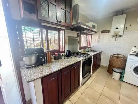 Casa 6 ambientes con 3 baños