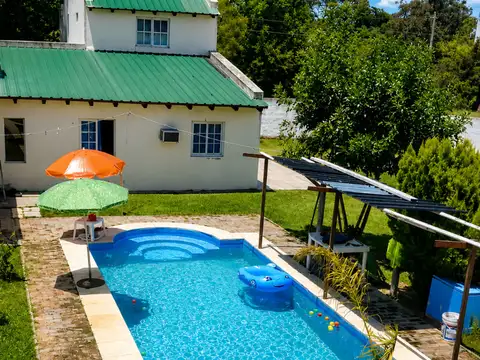 CASA CON QUINCHO Y PILETA a mts de Posada Hambarè