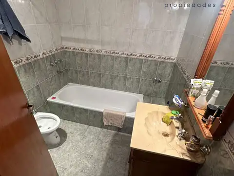 Casa 4 ambientes en venta. San Martin centro.