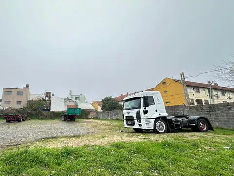 Alquiler Unico Terreno industrial Quilmes 4000 mts descubiertos