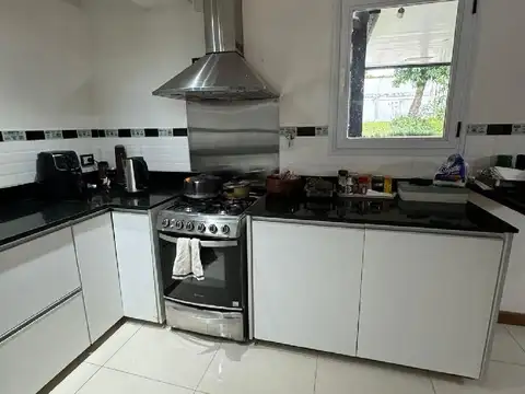 Casa 4 ambientes con 3 baños