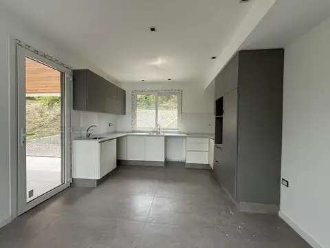 Casa 3 ambientes con 2 baños